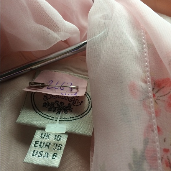 Suit wore once and was dry cleaned - Picture 2 of 5